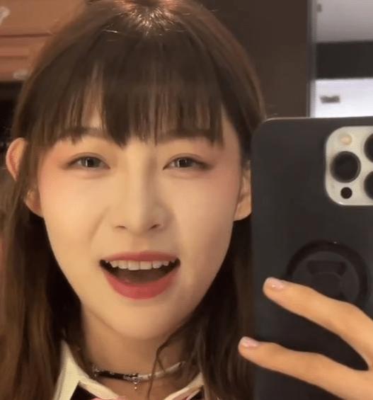 |痞幼再发擦边换装视频,网友:离账号被封不远了