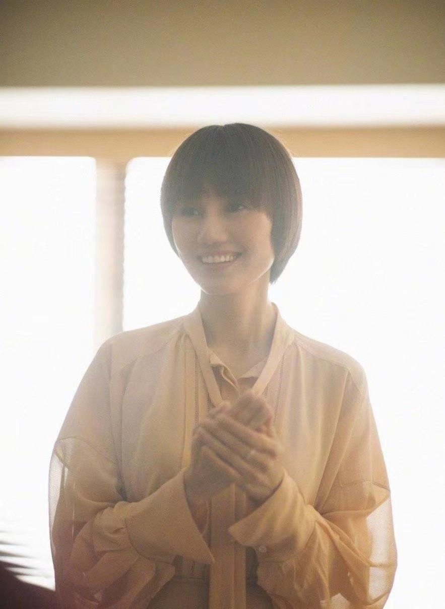 穿衣搭配|袁泉气质穿搭典范,除了自身魅力外穿搭哪里可借鉴?