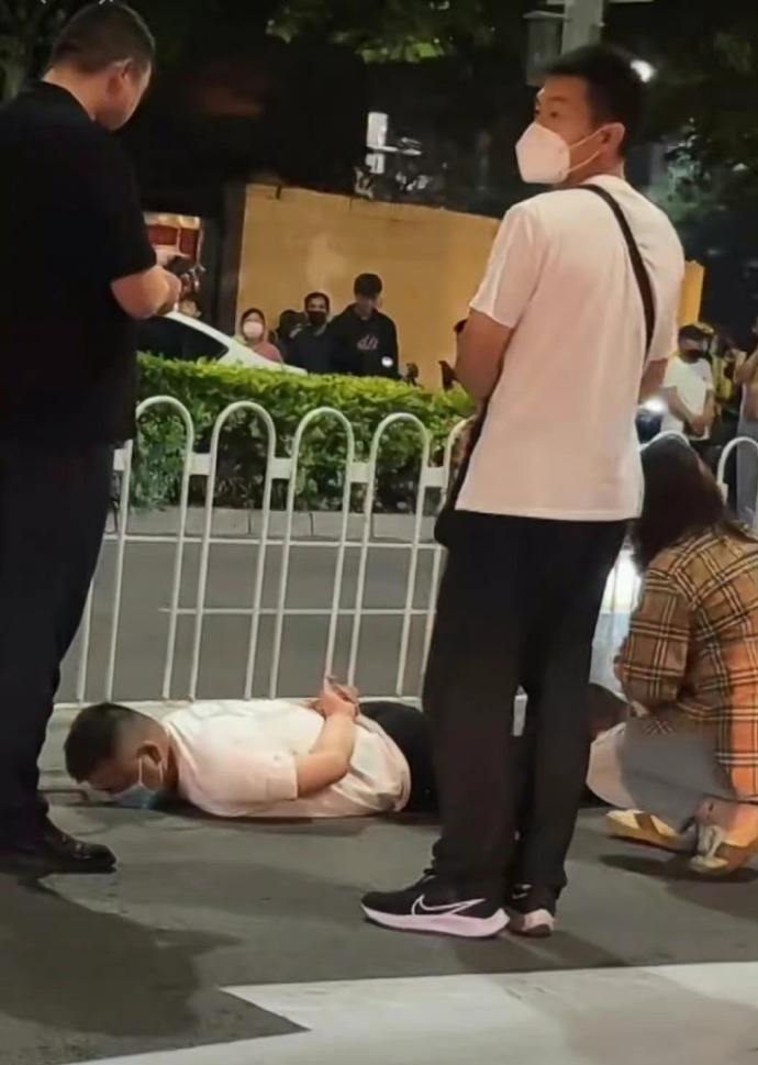 唐山9人行凶者:放话带走4名受害女生“办了”,看到警车才松手逃跑!