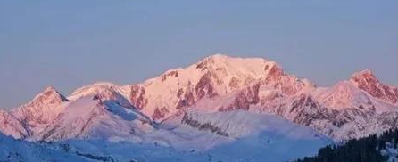 阿尔卑斯山出现粉色冰川,与南极西瓜雪遥相呼应,科学家担忧不已