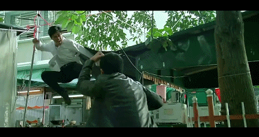 吴京|主持人问:“你和甄子丹搏斗谁厉害?”吴京回答:“我先打110再打120!”