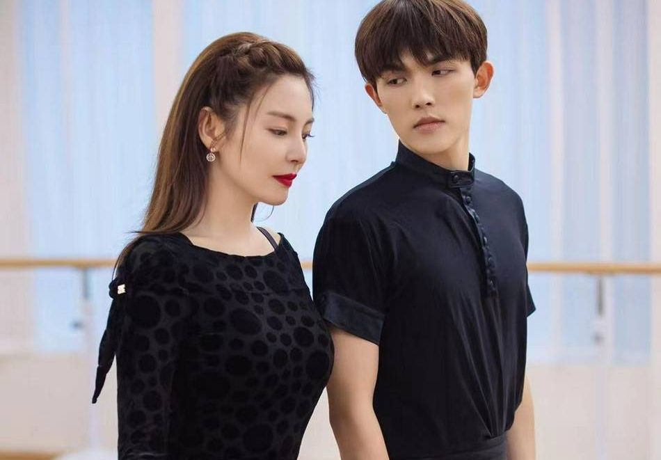 金泫雅|35岁的张雨绮晒辣照，身材完美，肌肉线条令人羡慕