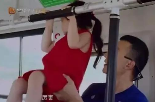 刘畊宏|刘畊宏已被封号多次,为何直播间依然数万人?