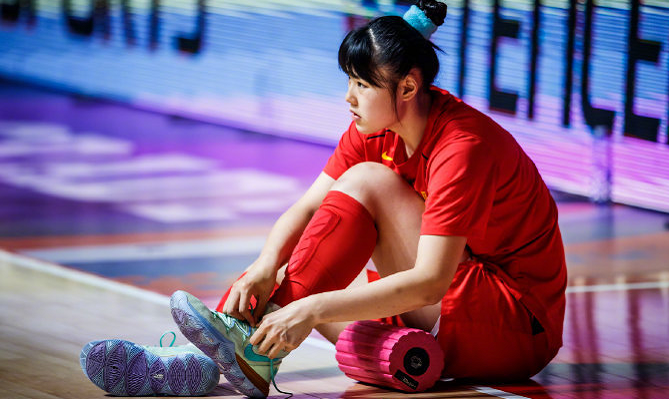 李月汝|李月汝留洋影响力大！妹妹13岁身高1米90，球迷：姚明女儿呢？