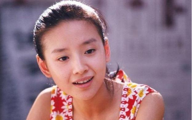 春晚|潘长江25年前的春晚，谁注意到他身边跳舞的丫头，如今红得一塌糊