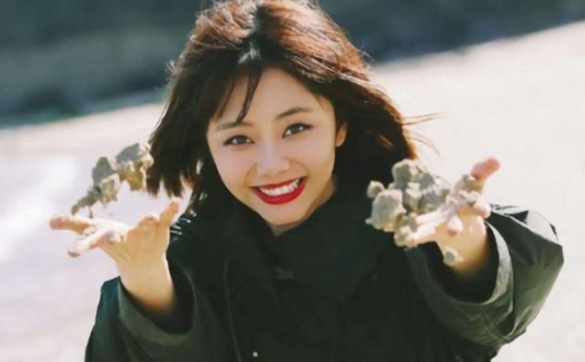 谭松韵|谭松韵的新作已经开拍，原著作品非常有名，也许会成为作品的编剧