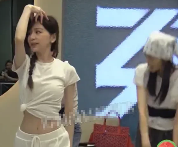 阿娇|同为唱跳女王级人物，41岁阿娇和40岁王心凌，为什么差别这么大呢？