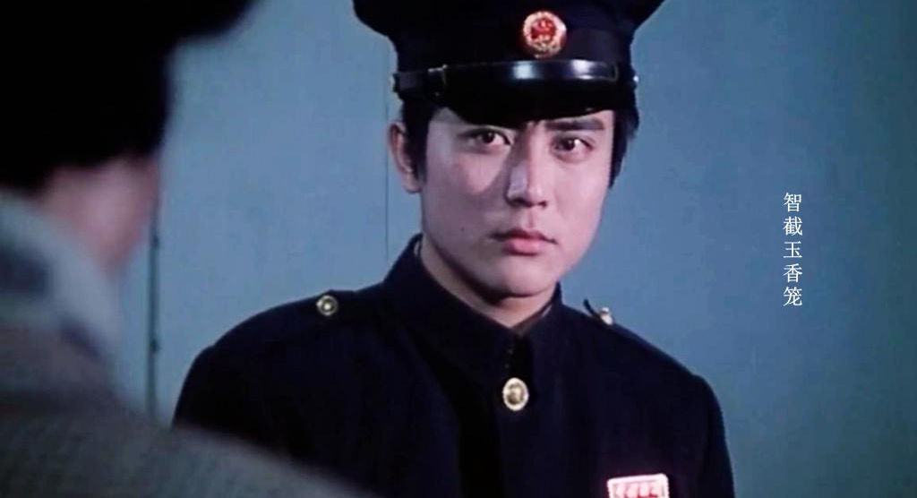 80年代|80年代电影演员，卢君罕见现身，与曾经的“小鲜肉”相比已判若两人