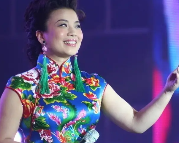 张也|张也:54岁依旧单身,与62岁的吕继宏互相陪伴多年,不结婚也幸福