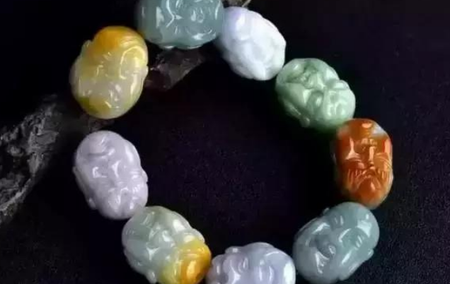 翡翠手串|原来翡翠手串的数量也有说法，想要购买的话，就选择18颗的