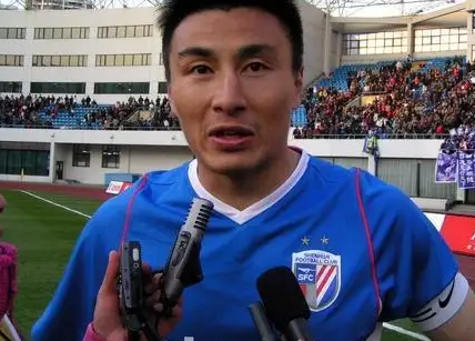 李玮锋|职业生涯被人说球霸，东亚杯怒掐日本队员脖子，成国足带刀后卫