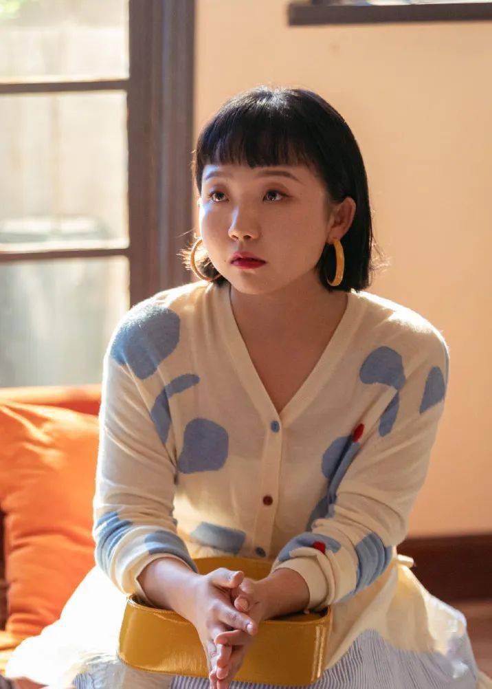 穿衣搭配|微胖女孩学起来！辣目洋子穿搭成典范，出场就惊艳众人