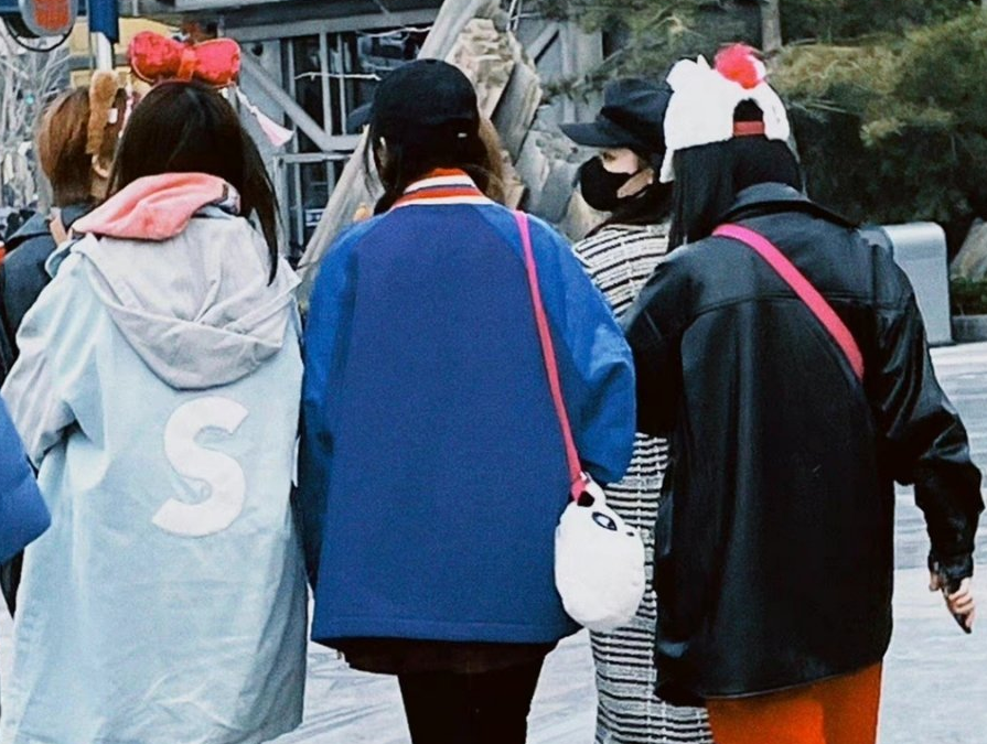 杨幂|杨幂又逛环球影城,美女私服亮眼,腿是真的细