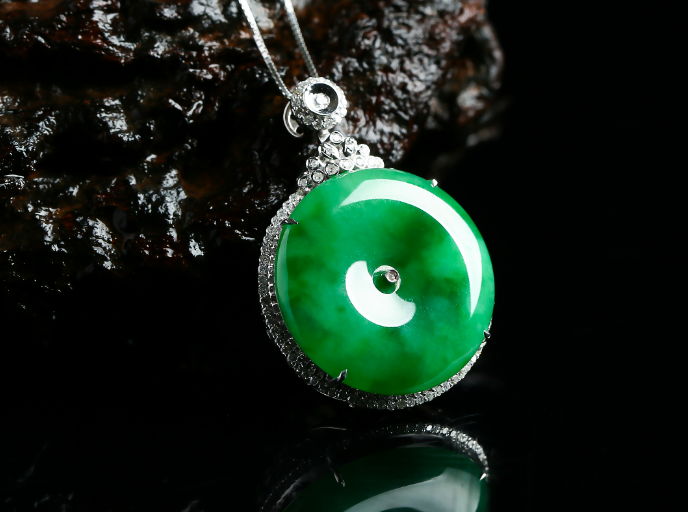 翡翠|还不知道怎么选翡翠饰品？看了这篇文章之后，就可以不再迷茫了