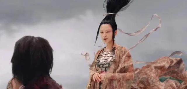 本泽马 秃头、大光明、鲶鱼刘海,发型成明星“照妖镜”?但这锅明星不背