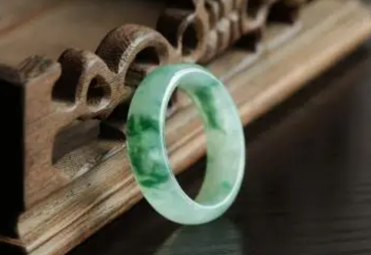 翡翠|还不知道怎么选翡翠饰品？看了这篇文章之后，就可以不再迷茫了