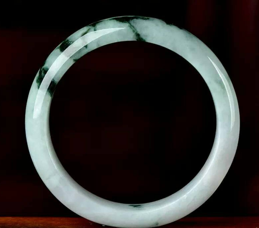 翡翠手镯|你的翡翠手镯颜值越来越低了吗？买翡翠手镯，这些一定要清楚