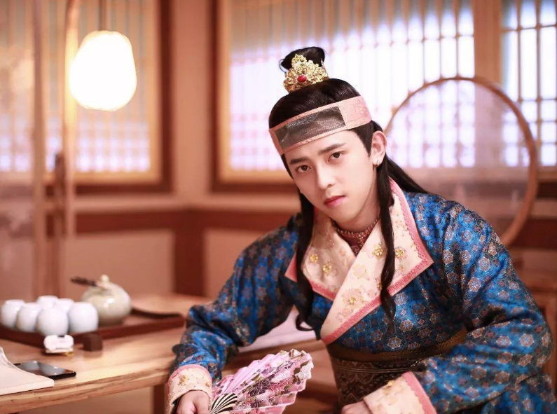 辣妹|符龙飞被时间遗忘的全能艺人，逆境中追光而起，终散发出夺目之光