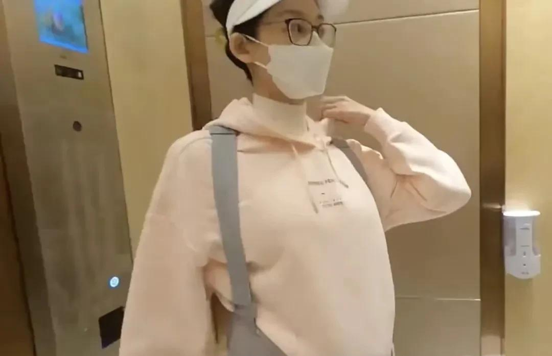 |恭喜！郑恺发文报喜：又多了一位王子保护妈妈和姐姐！儿女双全了