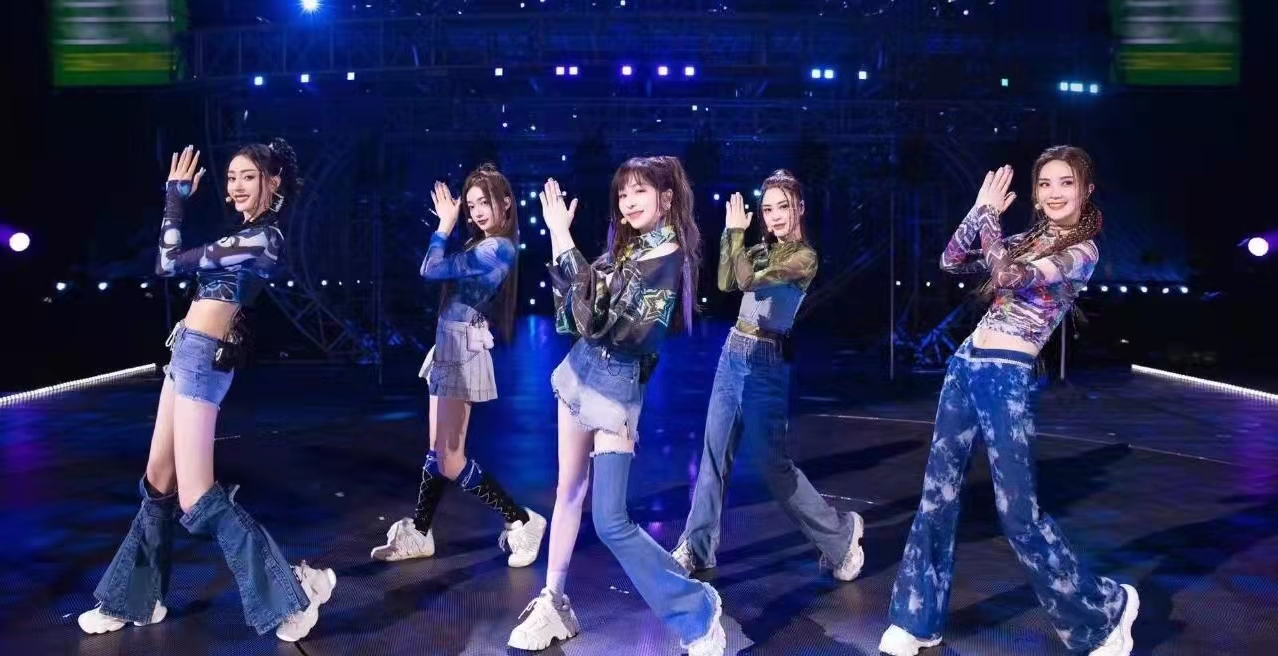 阿娇|41岁阿娇宿舍素颜，网友：我20岁看起比她老