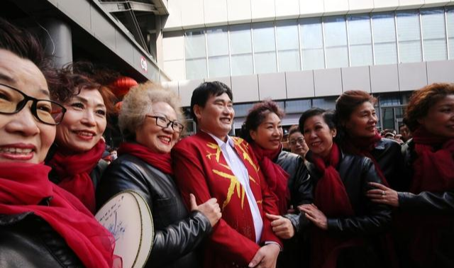 朱之文|大衣哥送儿去当兵，未来儿媳独守空房？