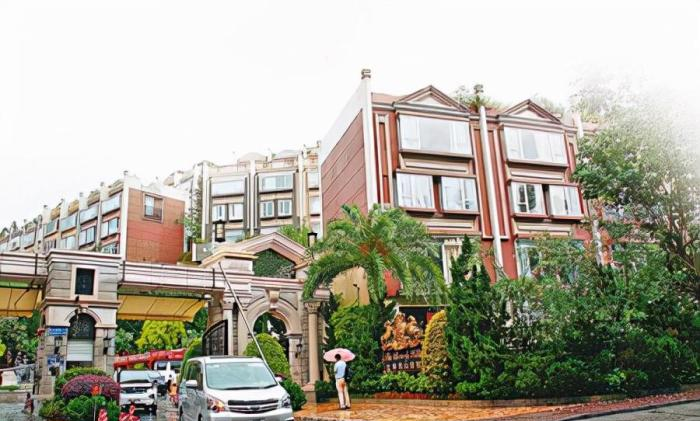 定慧寺女住持释智定,戴假发还穿丝袜,开豪车住别墅,跟和尚结婚
