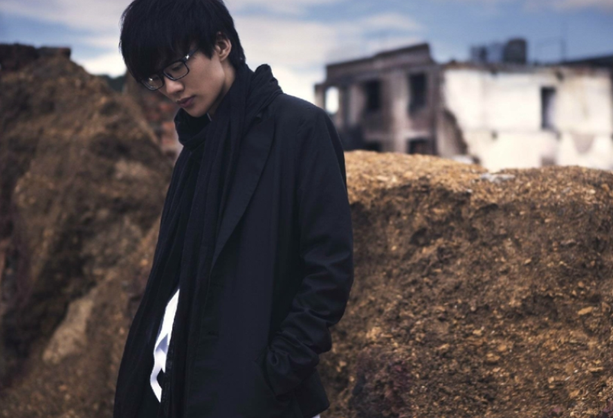 许嵩|赏析许嵩歌曲《幻听》：节拍轻松又伤感，虽不虐心但仍令人悲伤