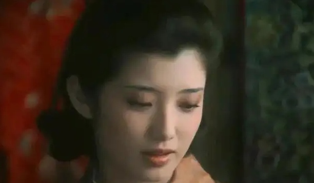 宋祖儿|她曾是影视歌三栖明星，现在却成了街头大妈，家庭幸福让这一切值得