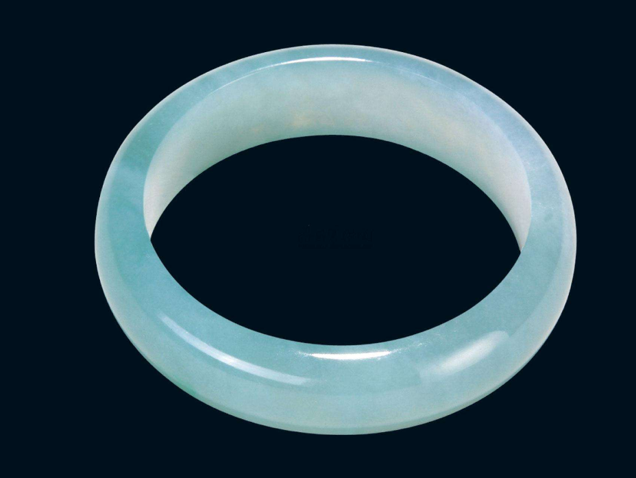 翡翠手镯|翡翠手镯文化深厚，古往今来，为什么翡翠手镯会受到那么多人喜欢