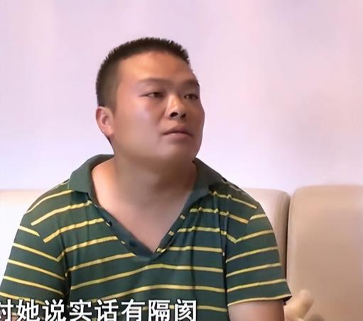 丈夫带两个女儿验血,妻子心虚逃跑?
