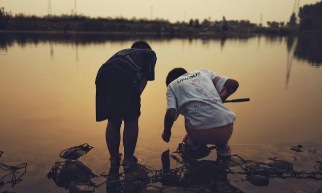 只买一个全画幅镜头的话,应该买什么?