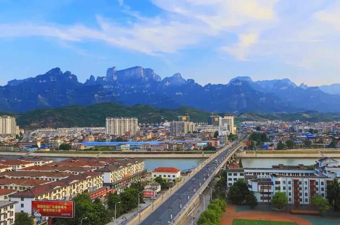 |张家界这座城市的景色真不错，看看这些就知道为什么人们来这里旅游了！