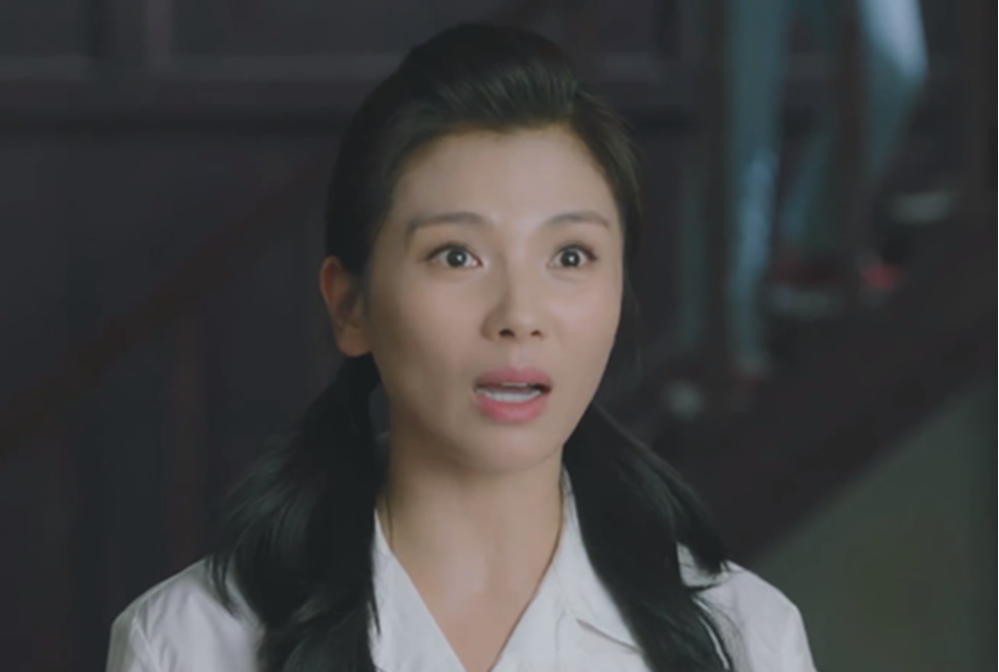 马尾辫 强行扮嫩、动脸成瘾、为减肥切胃洗肠，女星的畸形审美好恐怖
