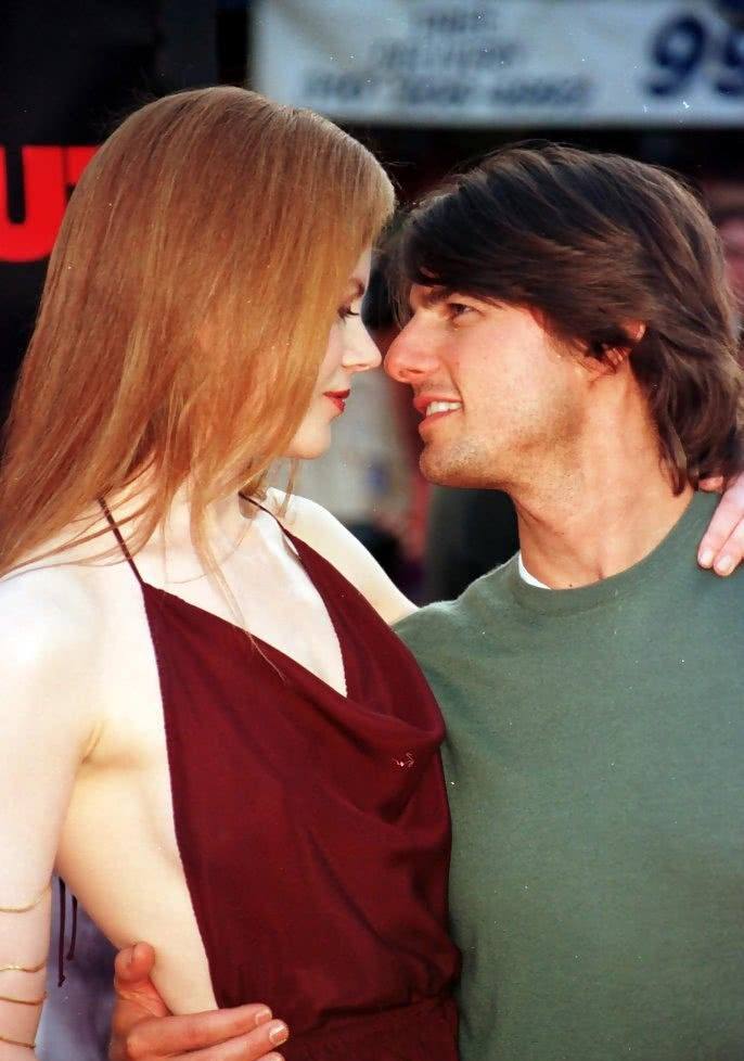 美容 被妮可基德曼白到反光的的皮肤闪到,演吸血鬼都不用化妆 。