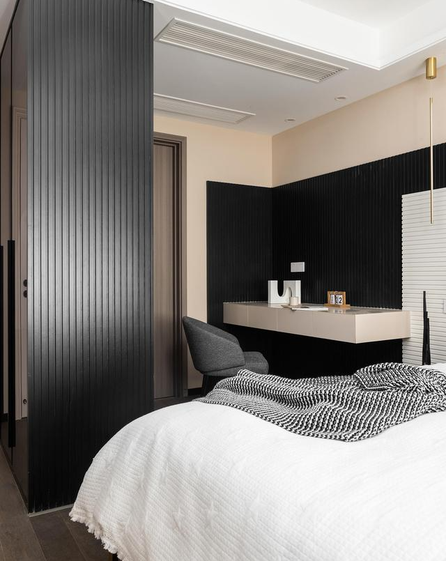 如果有装修模板,无非如此!148㎡二层住宅,沙发后玻璃鞋柜太抢眼