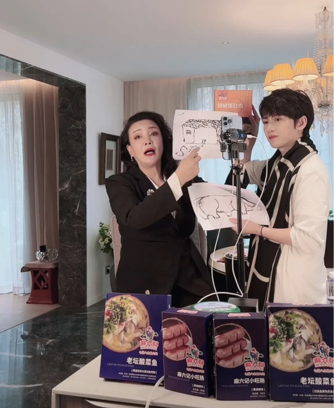张兰|张兰直播间画房子和猪,讽刺大S和具俊晔!