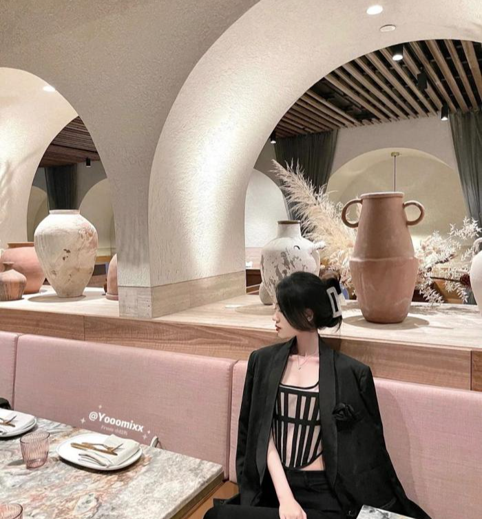 短发 扎个发型让你气质大加分！3款法式气质扎发，不到3分钟就搞定的发型简单易上手，美美地出门去！