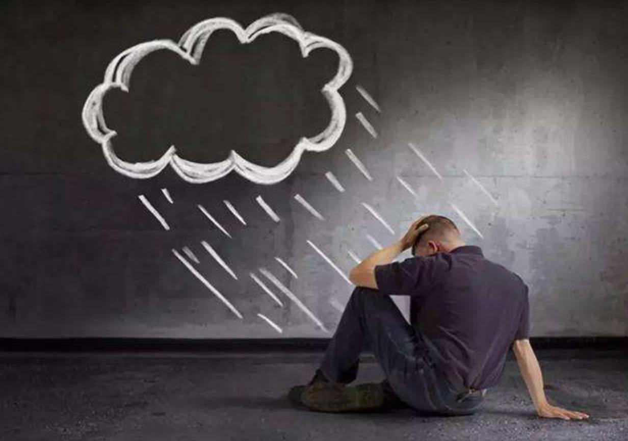 胡萝卜|造成白头发的因素是什么?常吃4种食物,头发会越来越黑