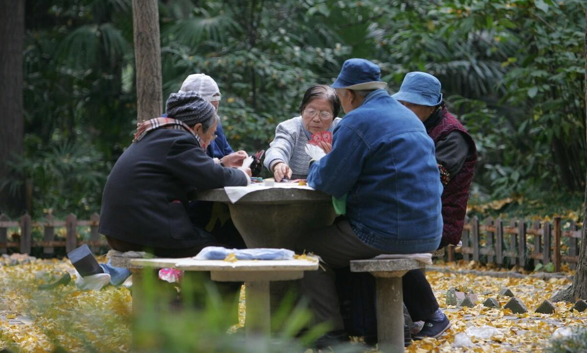 63岁大妈雇男保姆仅一个月,却坚定续签一年:我有三方面的理由