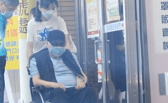 陈冲|李靓蕾妈妈陪84岁富豪复诊，多年行为表现亲密，疑与女儿获利多？