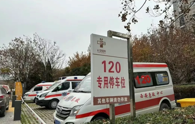 陕西西安,一男子父亲病危叫救护车,5公里路程被收17700元!