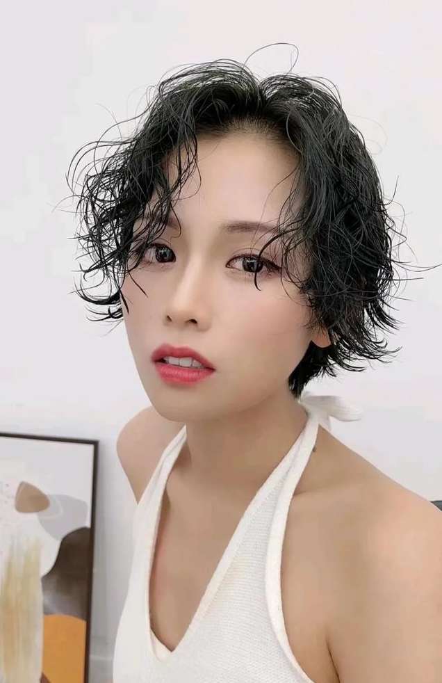 短发 忍不住想剪的短发，效果太完美了，大多数女性都喜欢