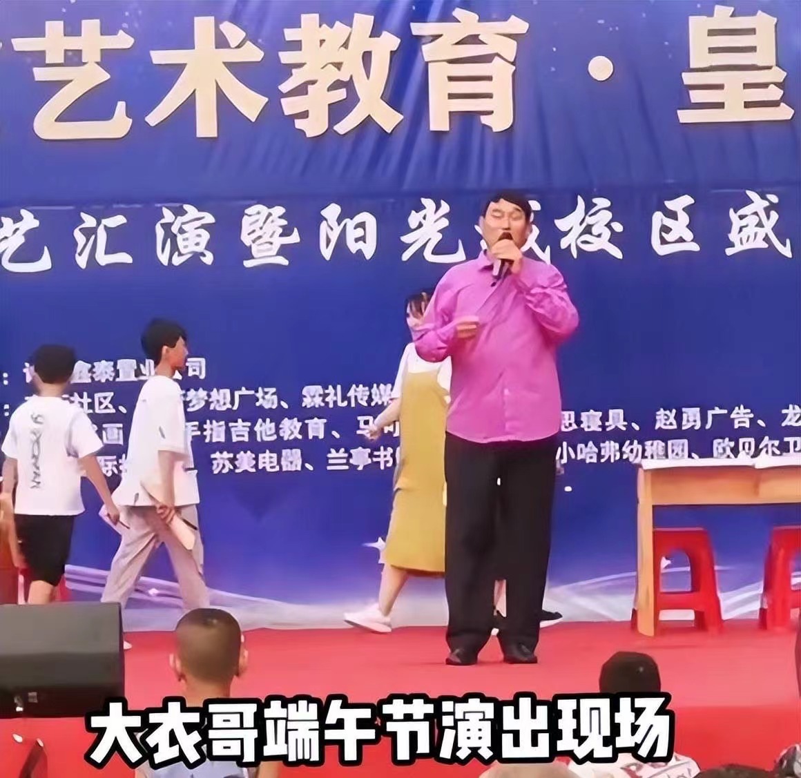 朱之文|大衣哥一家过端午，带新儿媳妇吃团圆饭，全家盛赞新儿媳