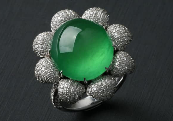 翡翠|翡翠戒指看起来差不多，为什么价格有如此大的差距？种水色很重要