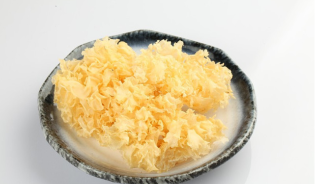 桃胶|建议30岁后的女人:平时坚持吃6种食物,或许比同龄人“老得慢”