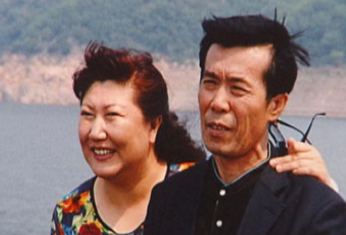 何庆魁|鬼才编剧何庆魁:58岁爱人离世,68岁妻子去世,风光背后有泪水