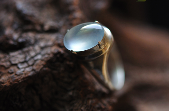 翡翠|其女生也可以佩戴佛公翡翠，没有什么说法，可以挑选一个较小巧的