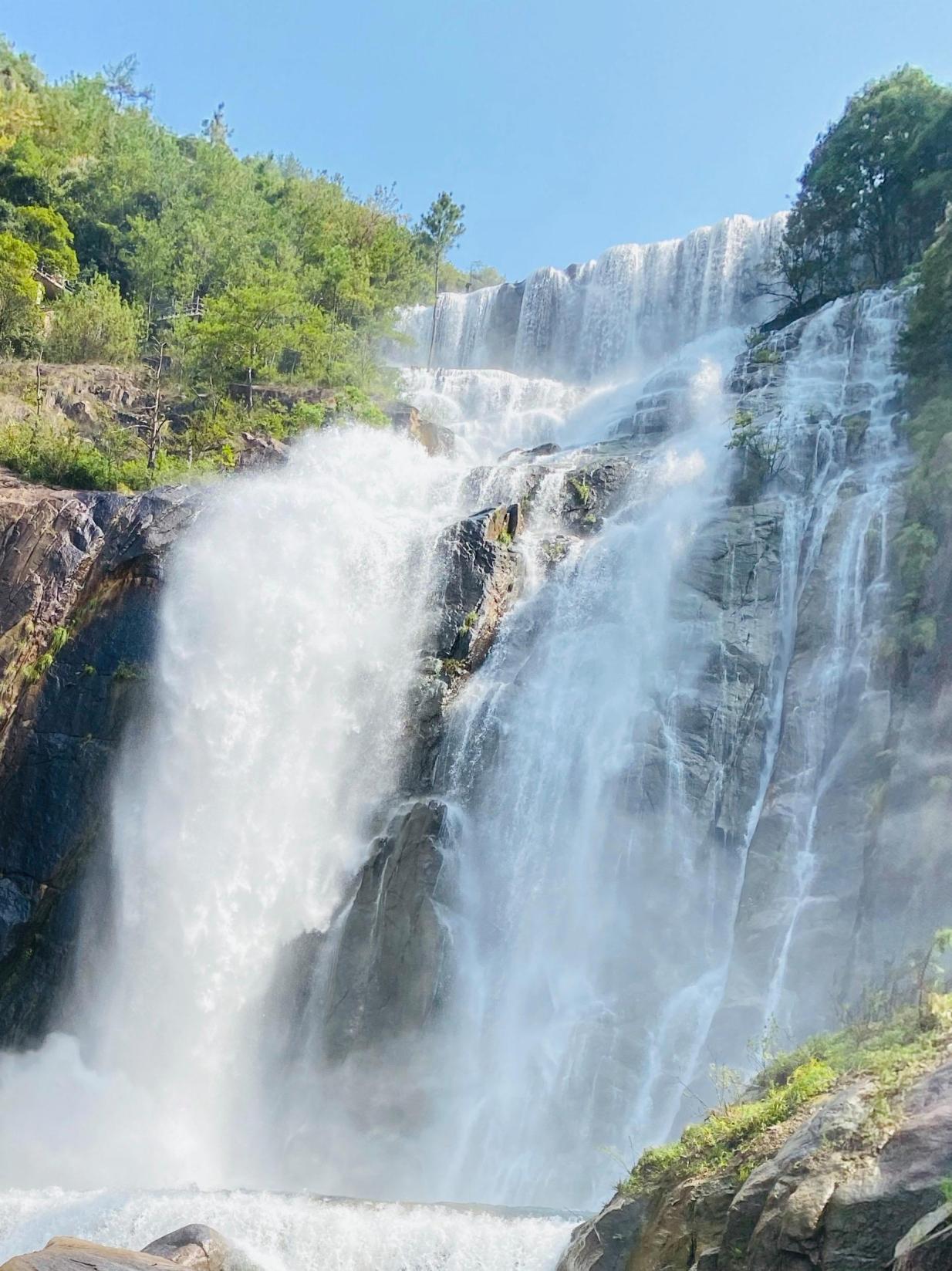 许多|知道德天瀑布吗？曾引得文人骚客慕名而来的瀑布，也不容错过