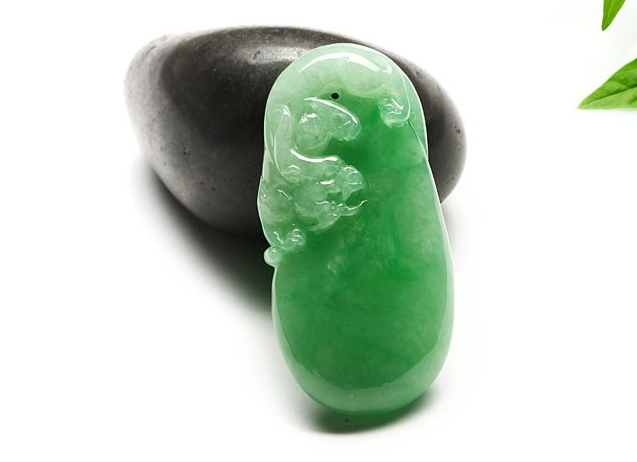 翡翠|在家也可以鉴别翡翠饰品的真假,快学习这几招,你就是鉴宝大师