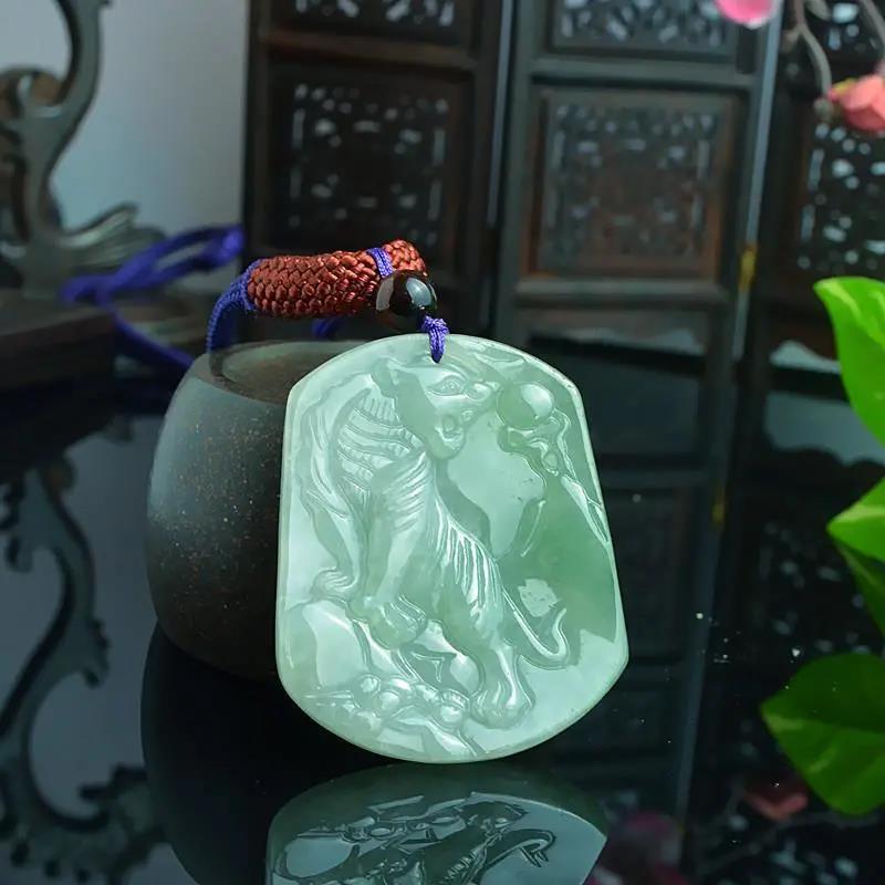 老虎|虎年适合送什么的翡翠？翡翠老虎有何寓意？